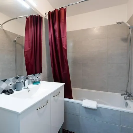 Le Cardiff Avec Grand Balcon, Piscine Et Parking, Un Fabuleux Familial En Basse Californie Apartment *